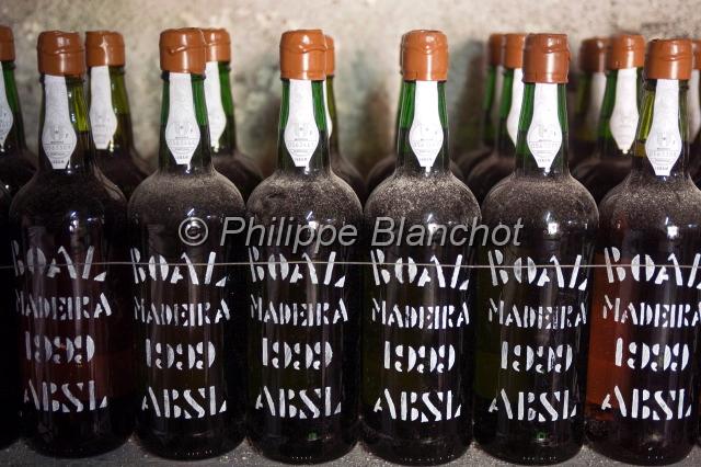 madere 16.JPG - Bouteilles de vin de Madère, Funchal, Madère, Portugal